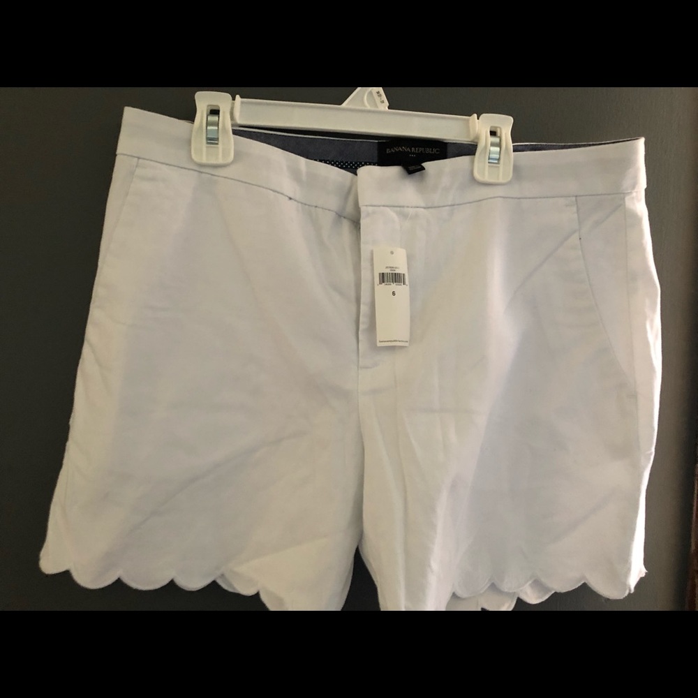 Banana republic scalloped edge shorts